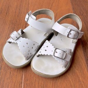 Footmates White Ariel Sandals Sz 6